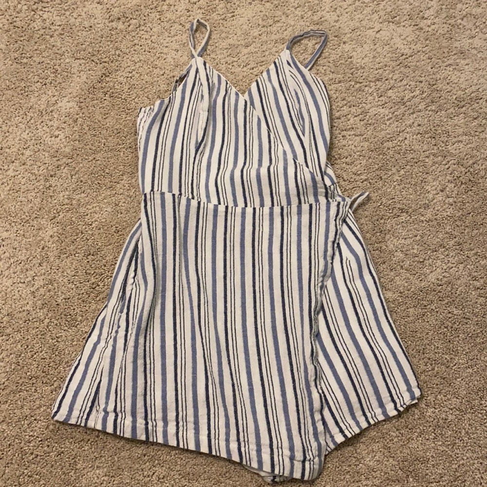 size xs hollister wrap romper